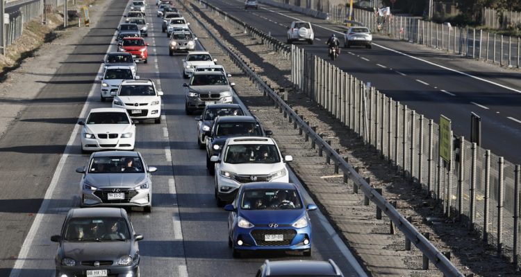 Retorno a Santiago en Semana Santa medidas especiales ante el regreso de 160 mil vehículos