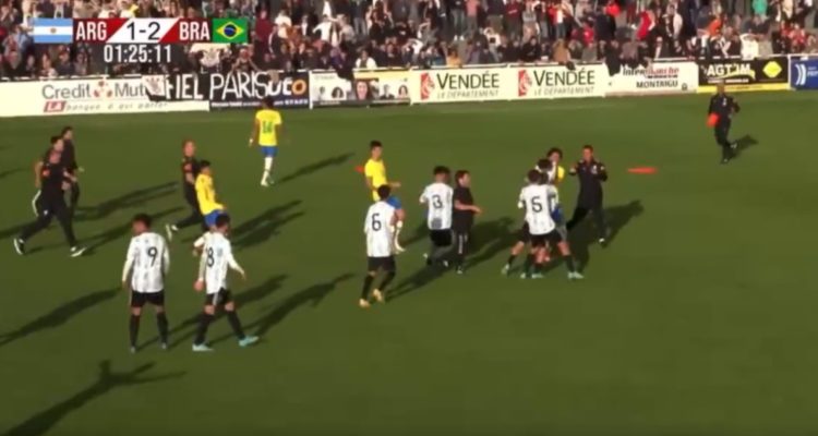 Riña en Argentina vs. Brasil