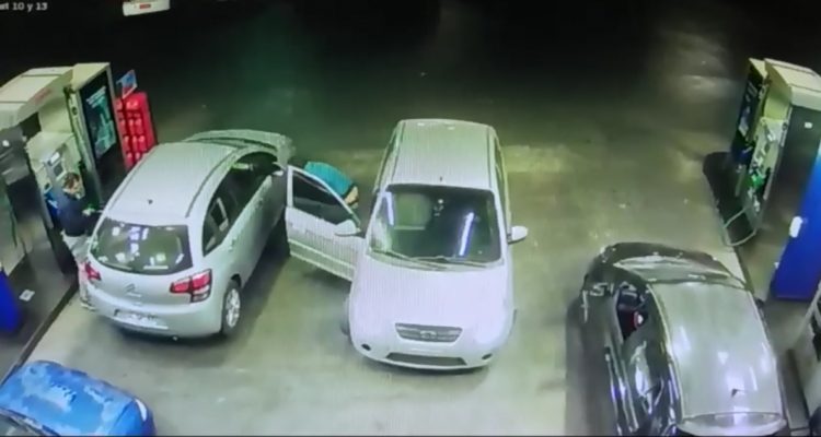 Carabinero de franco frustra robo en servicentro de Maipú: un delincuente logró fugarse