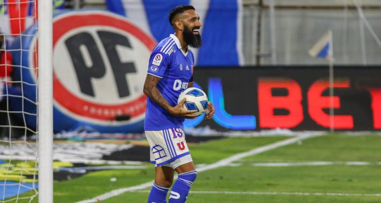 Ronnie Fernández ante la UC.