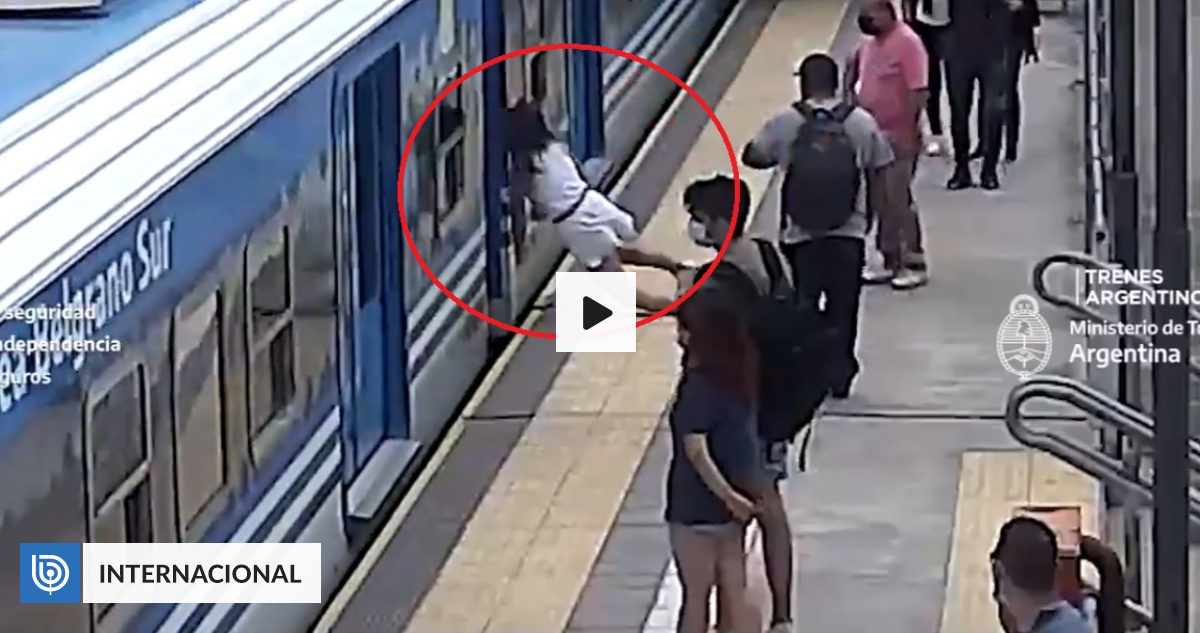 Mujer se salva de milagro tras caer a las vías del tren en Argentina ...