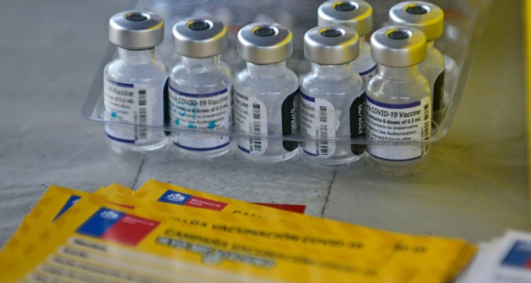 Gobierno asegura tener stock asegurado de vacunas para una eventual quinta dosis