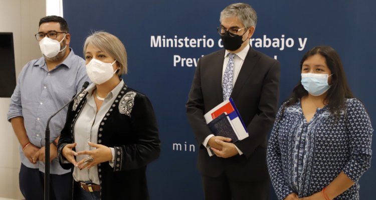 Reunión por reajuste del sueldo mínimo entre el Gobierno y la CUT.