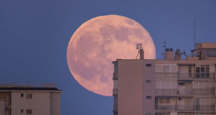 Superluna Rosa luna llena 2022