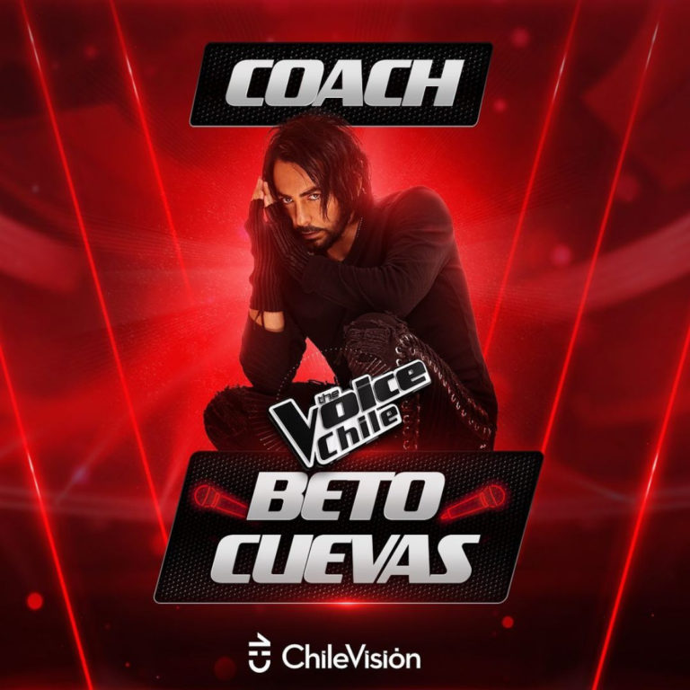 El coach de The Voice Beto Cuevas aparece serio y descalzo