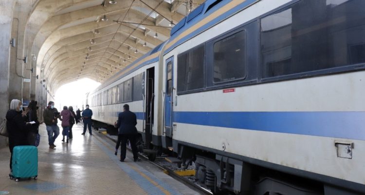 EFE implementa servicios especiales de tren entre Santiago y Talca por paro de camioneros