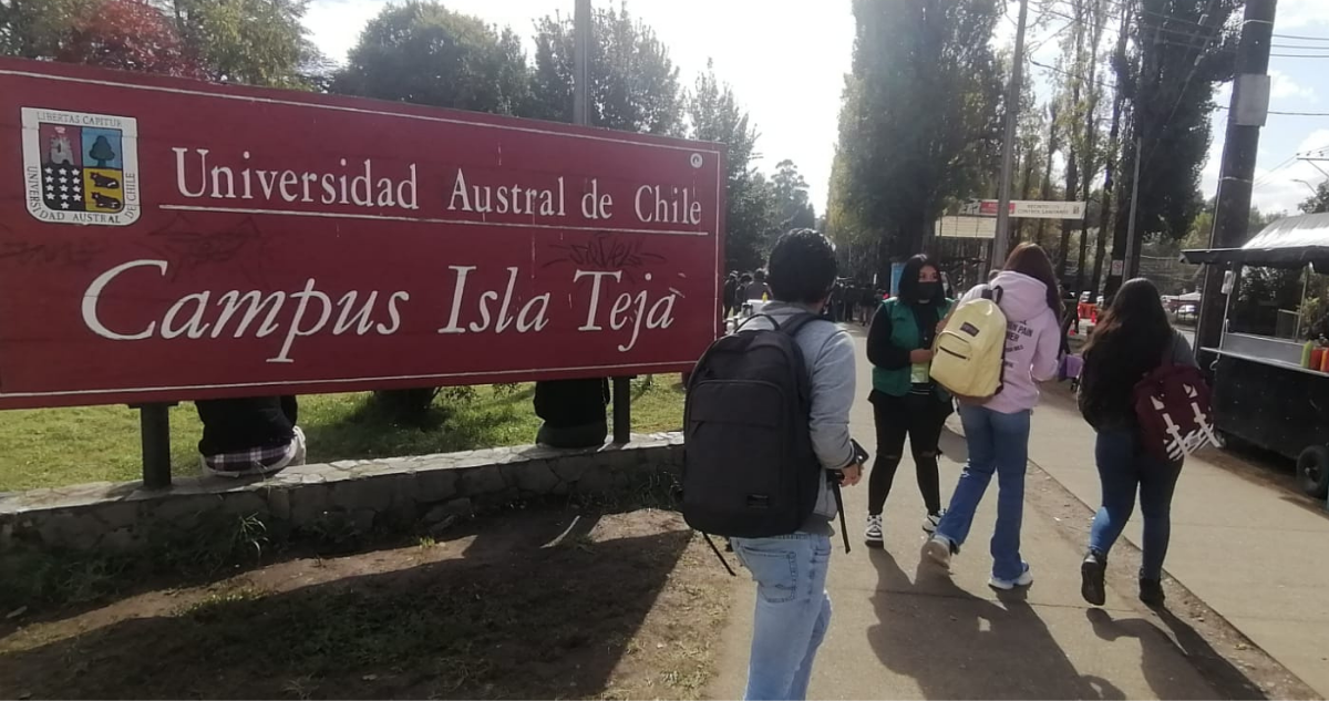 UACh evalúa ingreso de microbuses a Campus Isla Teja: sería hasta que existan paraderos externos