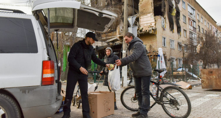 Ucrania comienza evacuaciones al este del país ante una inminente y gran ofensiva rusa