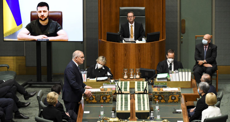 De Ucrania al mundo: cómo Zelensky adecúa su mensaje para cada país al que se dirige