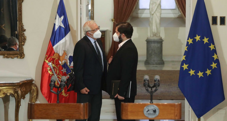 Jefe de la diplomacia de la UE pide al presidente Boric no “reabrir” negociaciones sobre Acuerdo