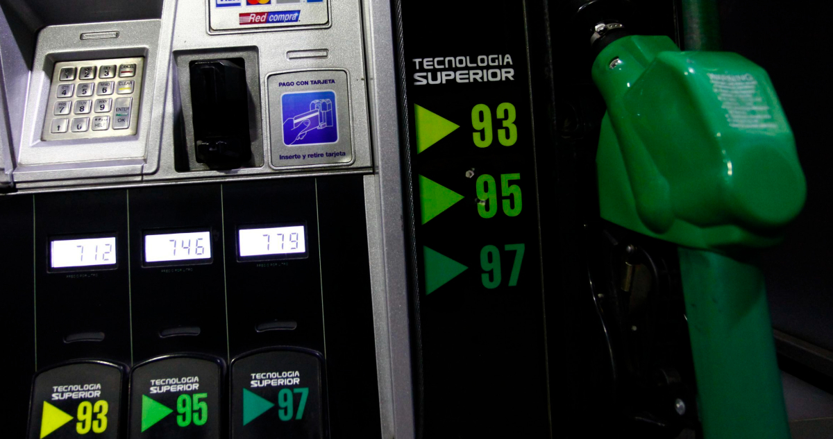 Última alza durante abril Enap reporte un nuevo aumento de $6,7 por litro en todos los combustibles
