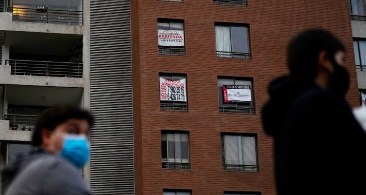 Aumento de la UF y condiciones crediticias más restrictivas “alejan” el sueño de la casa propia