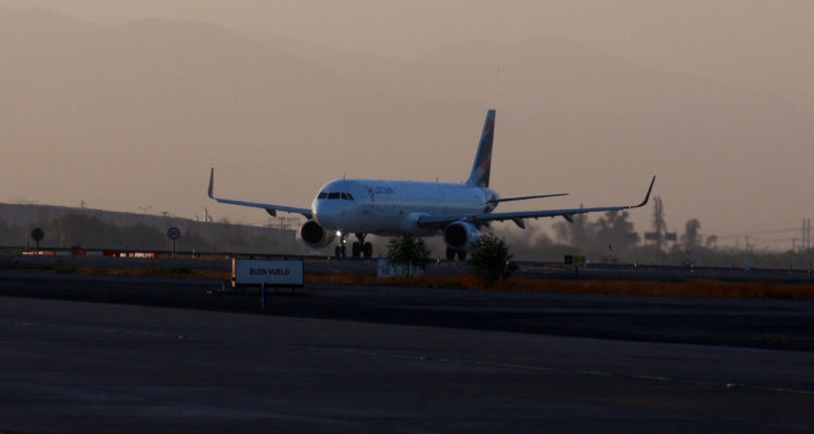 Sigue polémica por vuelos Punta Arenas-Malvinas: Argentina acusó “silencio” de Gran Bretaña