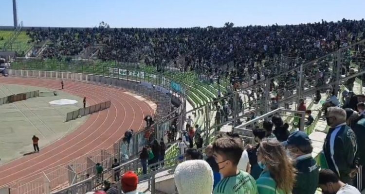 Los hinchas de Wanderers se lucieron con minuto de silencio a Leonel Sánchez
