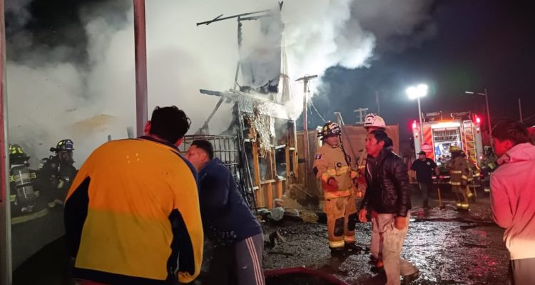 Incendio en toma de Alto Hospicio