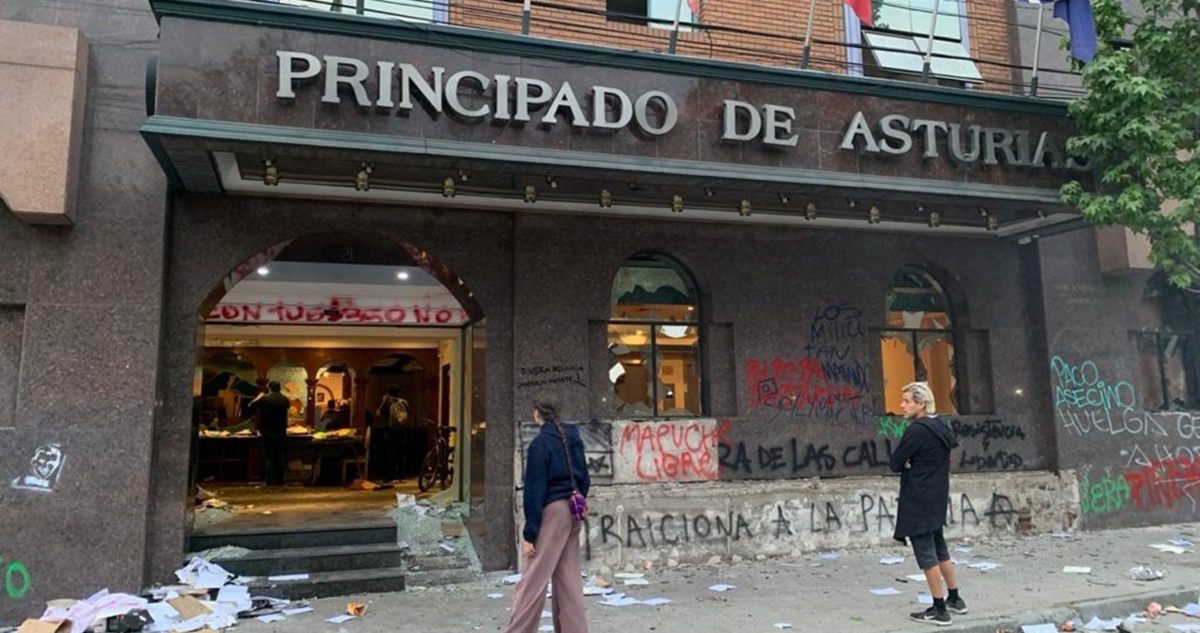 Absuelven a imputados en segundo juicio oral por incendio a hotel capitalino en el estallido social