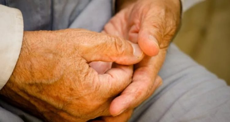 Robo de pensión a adulto mayor