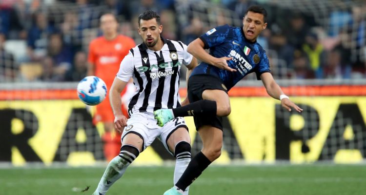 Alexis Sánchez jugando por el Inter.