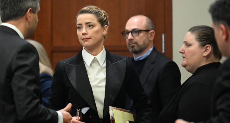 La actriz Amber Heard en medio del juicio contra su exesposo Johnny Depp.