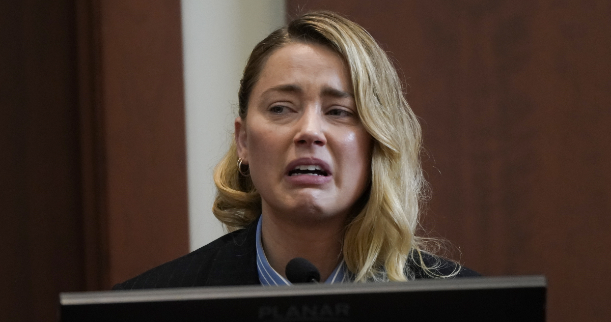 Amber Heard hace su declaración entre lágrimas.