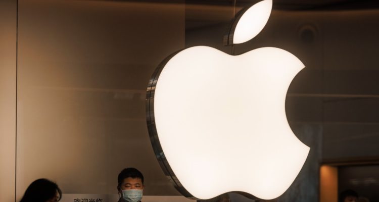 Apple subirá sueldo a trabajadores para darles una mano ante inflación y retener además su talento