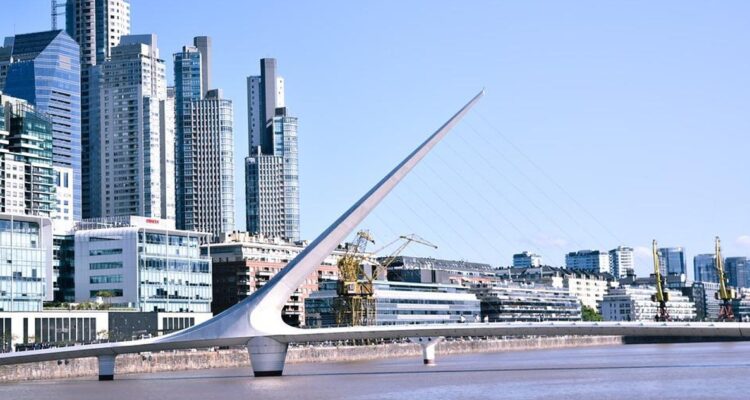 Argentina toma medida ante inflación y “libera” de impuesto a las ganancias a miles de asalariados