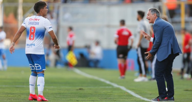 Ariel Holan dirigiendo a la UC