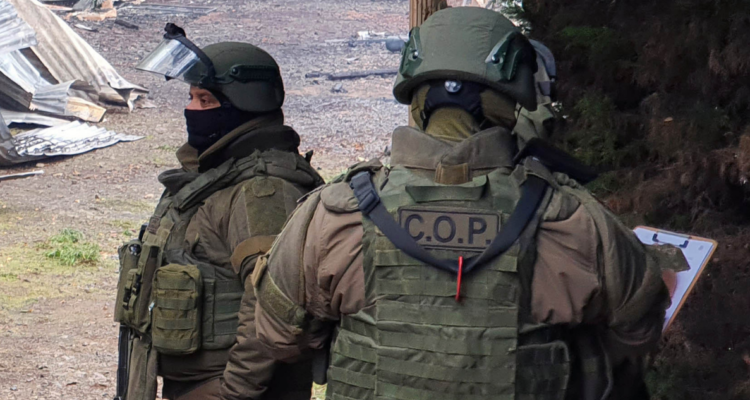 Al menos 60 personas atacan a balazos a carabineros que resguardan faenas forestales en Arauco