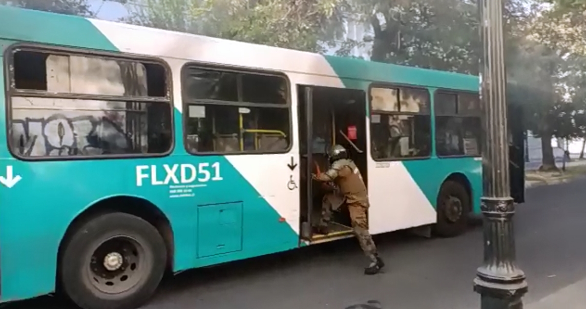 Nuevo ataque contra bus del Transantiago en cercanías del Liceo de Apliación