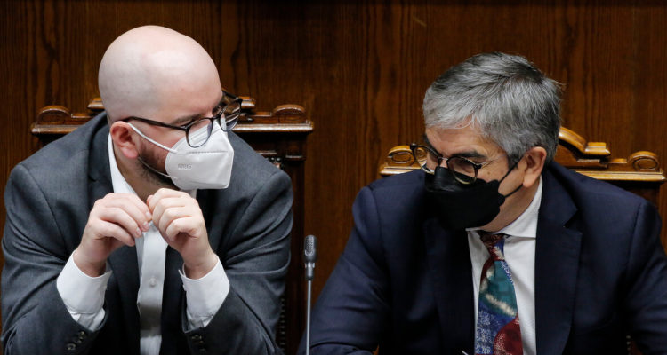 Ministros en debate por aumento del sueldo mínimo