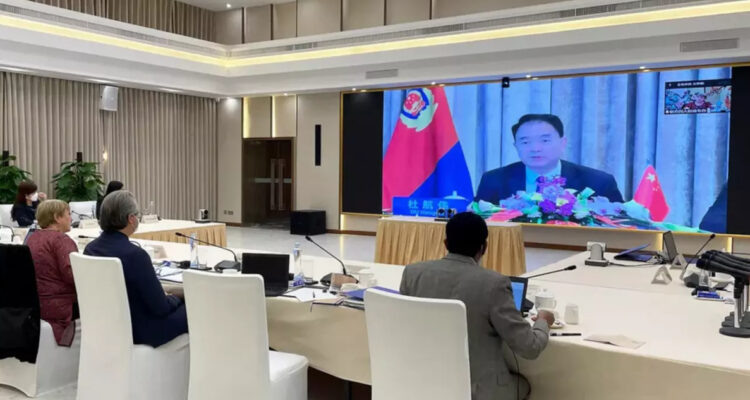 Bachelet defiende su polémica visita a China