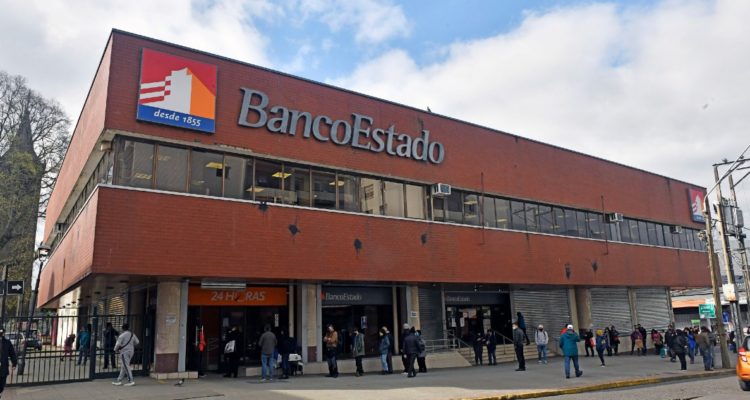 Clienta de BancoEstado fue víctima de 12 operaciones fraudulentas en un día