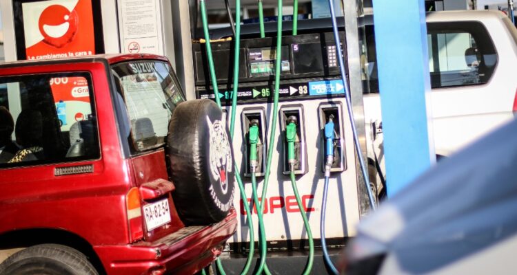 Gobierno alista proyecto para paliar aumento de bencinas ya que recursos de Mepco están por acabarse