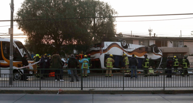 Alcalde de Peñaflor por bus volcado en Cerrillos