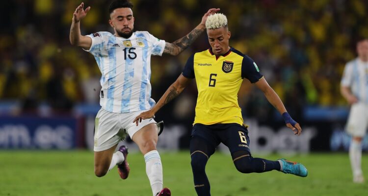 Byron Castillo jugando por Ecuador.