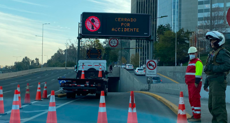 Teniente de Carabineros muere tras sufrir accidente de tránsito en la Costanera Norte
