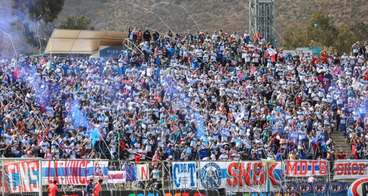 Católica recibió sanción por incidentes ante Colo Colo