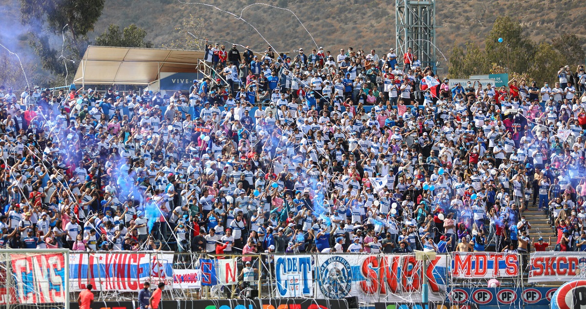 Católica recibió sanción por incidentes ante Colo Colo