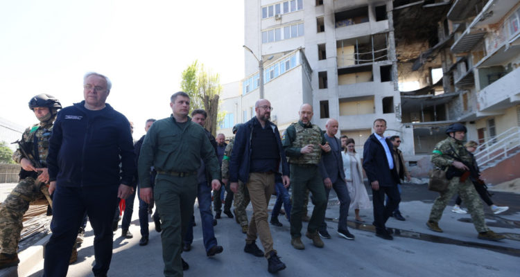 Charles Michel recorriendo Odesa.