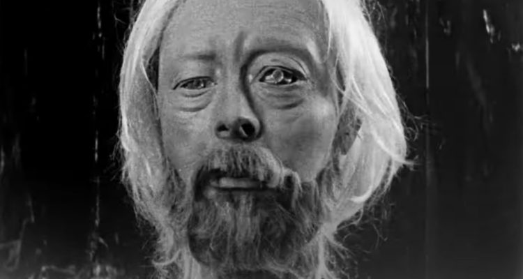 thom yorke en videoclip de thin thing