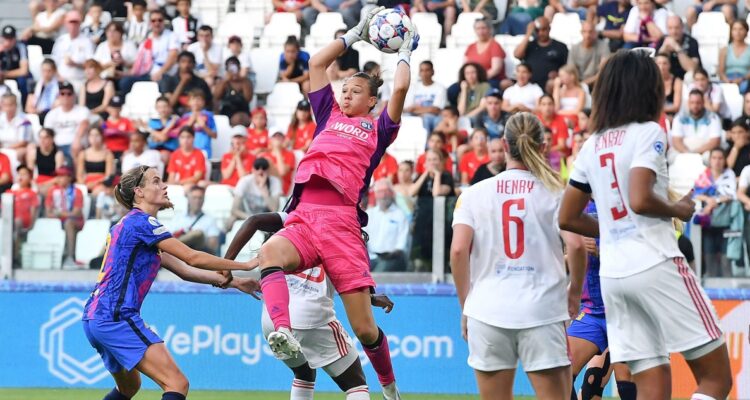 Christiane Endler en la final de Champions League.