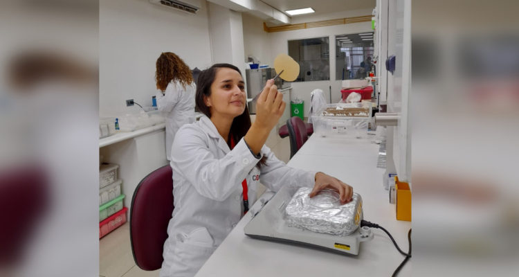 científica chilena trabaja en envases amigables con el ambiente