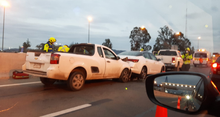 Cinco lesionados deja triple colisión en Troncal Sur en Quilpué.