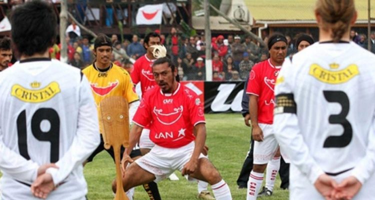 Colo Colo visitando a Rapa Nui en 2009.