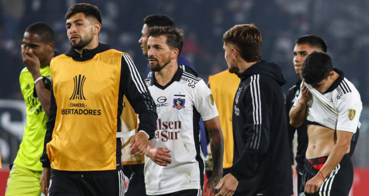 Jugadores de Colo Colo tristes tras derrota ante River de local.
