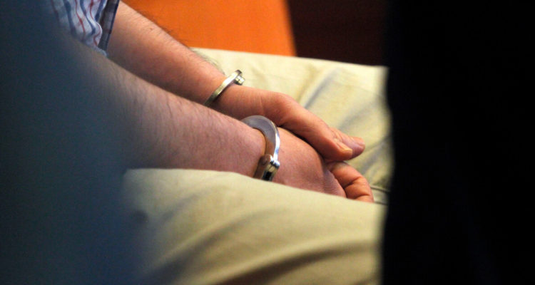 Condenan a 10 años de cárcel a sujeto por violar a conviviente en Chile Chico