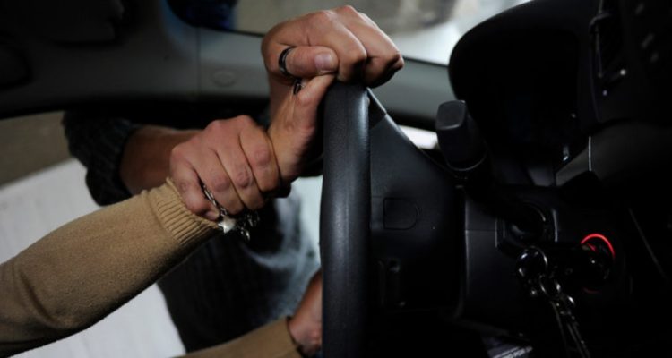 Dos conductoras fueron asaltadas en distintos puntos de la capital: solo una sufrió robo de auto