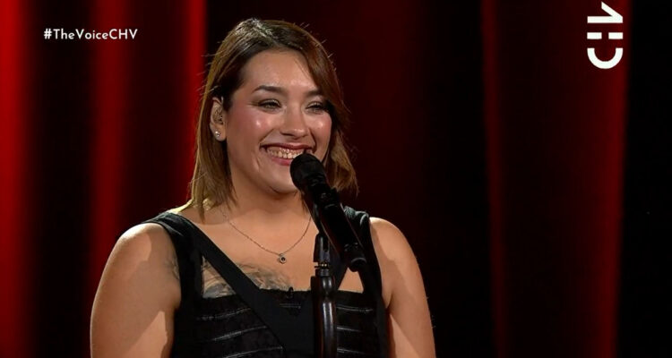 Constanza Cid, exconcursante de Talento Chileno, en el programa The Voice Chile.