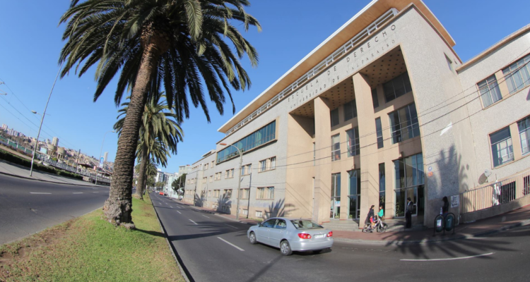 Carabineros y casas de estudios de Valparaíso lanzan campaña para evitar delitos