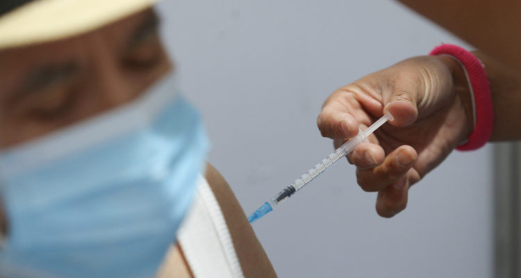 Espacio Esperanza, Centro de Vacunación Estadio Bicentenario de La Florida, Vacunación de Primera y Segunda Dosis, más Tercera y Cuarta dosis de Refuerzo para adultos Mayores.